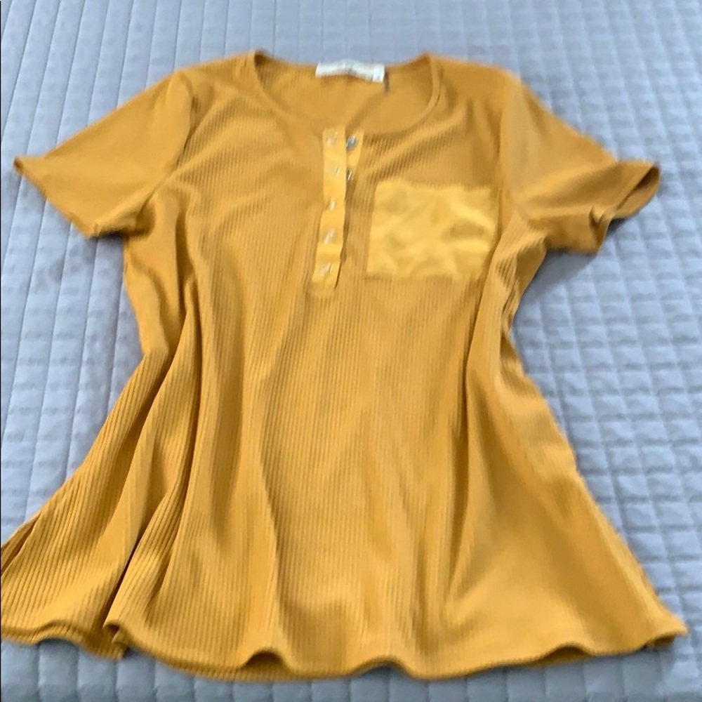 CUTE TOP NWOT